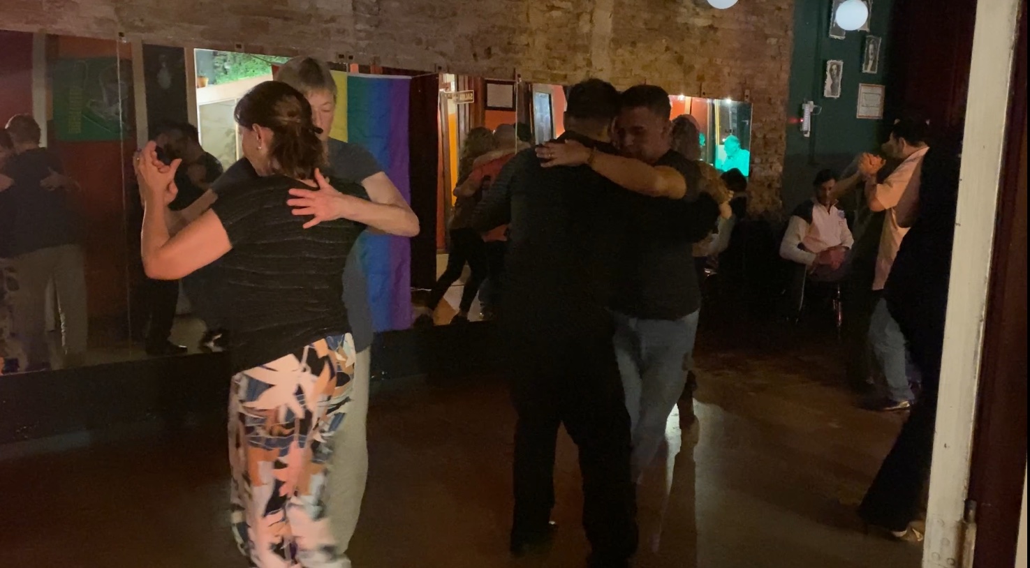 /images/2023/queer_milonga_dancing.jpg